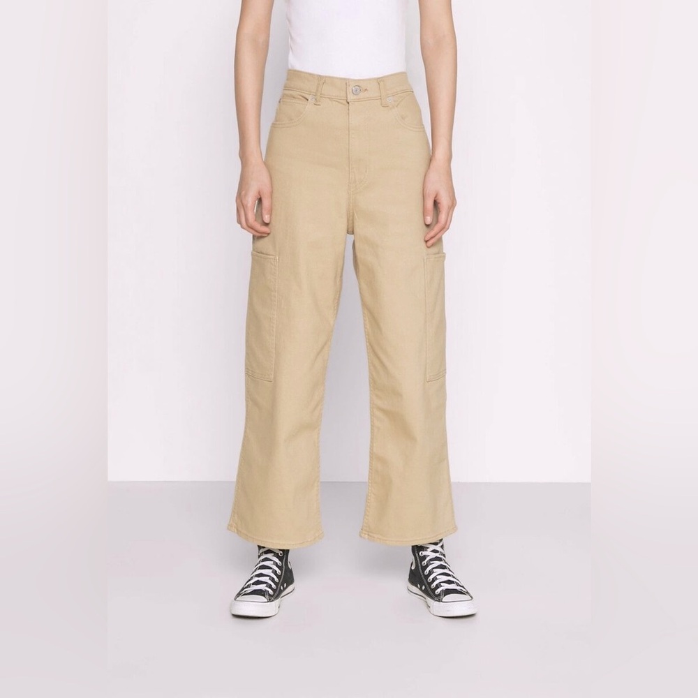 Levi’s Wide Leg Cropped Khaki Pants